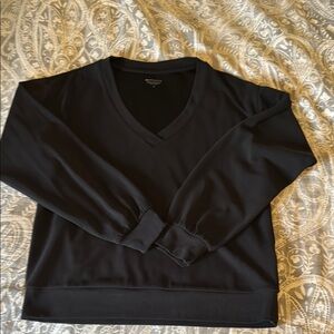 Woman's Black V-Neck Sea soft sweatshirt by Athleta size M